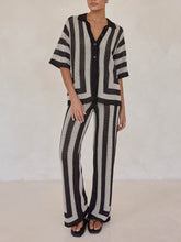 Pantalones de punto de rayas negras y arena